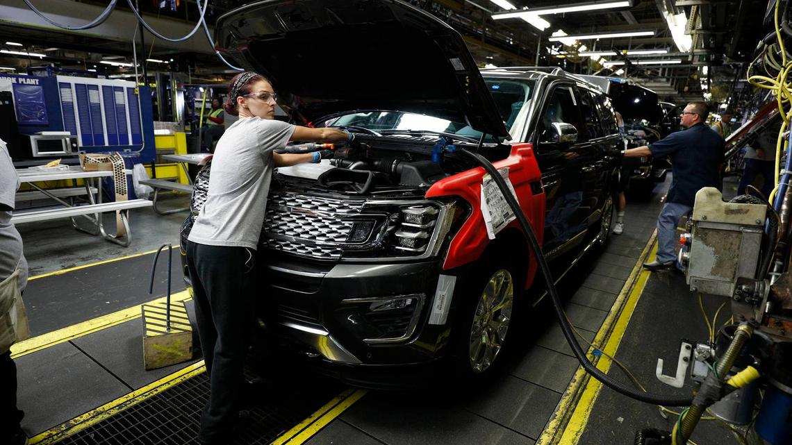 Ford recalls 420,000 SUVs for a dangerous issue 