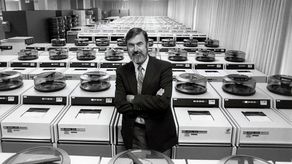 Roger Summit, who invented an early online search service, dies at 95