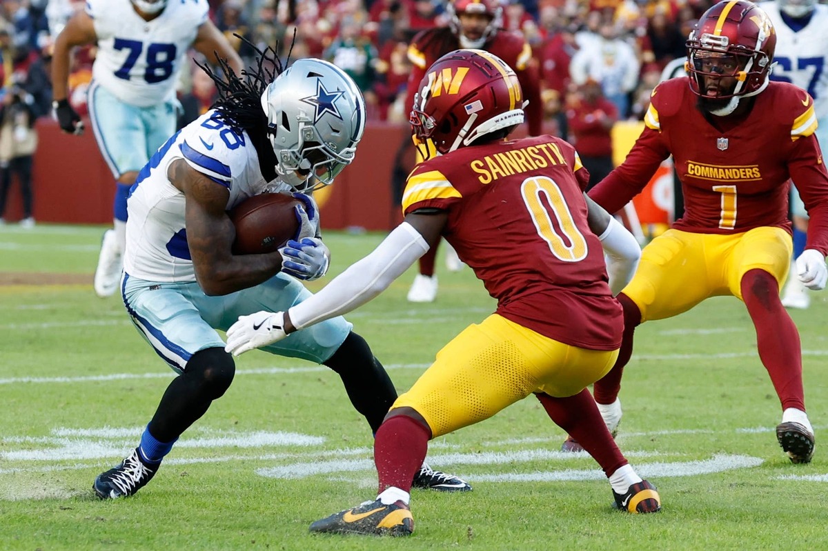  Nov 24, 2024; Landover, Maryland, USA; Dallas Cowboys wide receiver CeeDee Lamb (88) runs with the ball after making a catch as Washington Commanders cornerback Mike Sainristil (0) defends during the fourth quarter at Northwest Stadium. Credit: Geoff Burke-Imagn Images Credit: Geoff Burke-Imagn Images