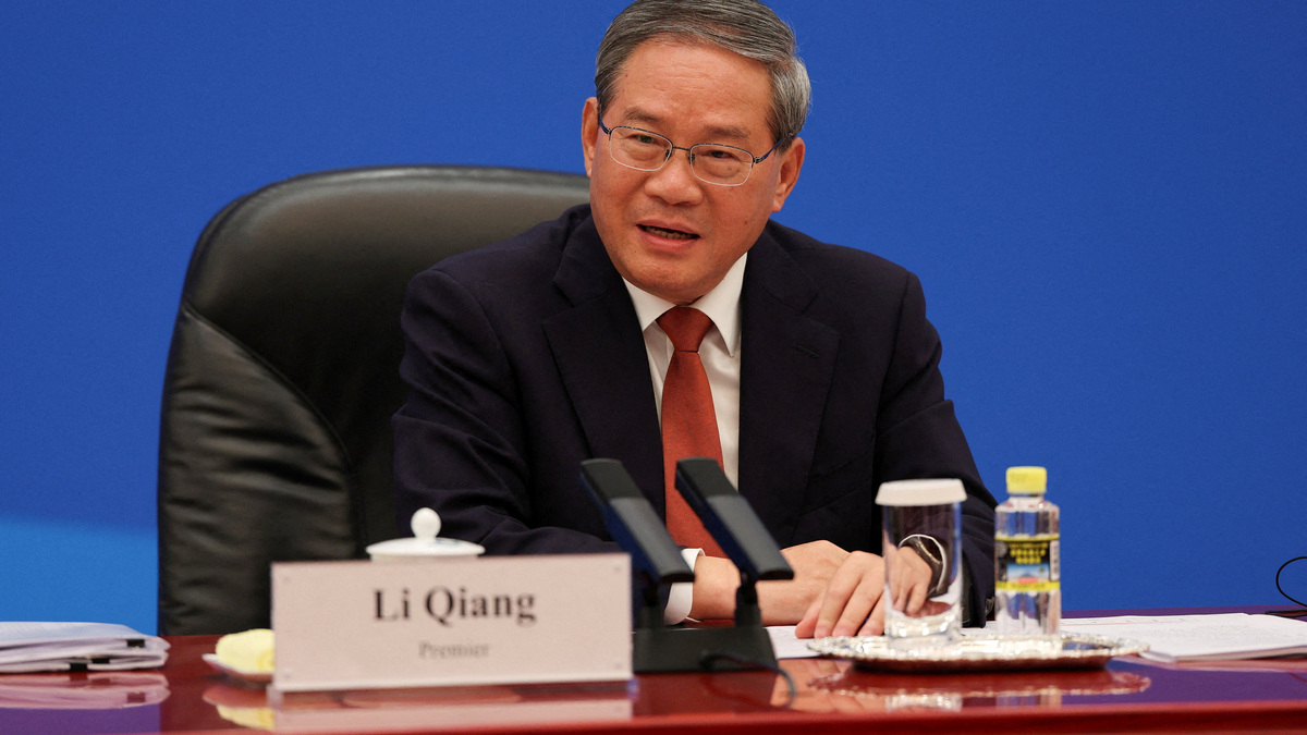 FILE PHOTO: Chinese Premier Li Qiang meets with U.S. business representatives, at the Great Hall of the People in Beijing, China May 14, 2026. REUTERS/Go Nakamura/Pool/File Photo
