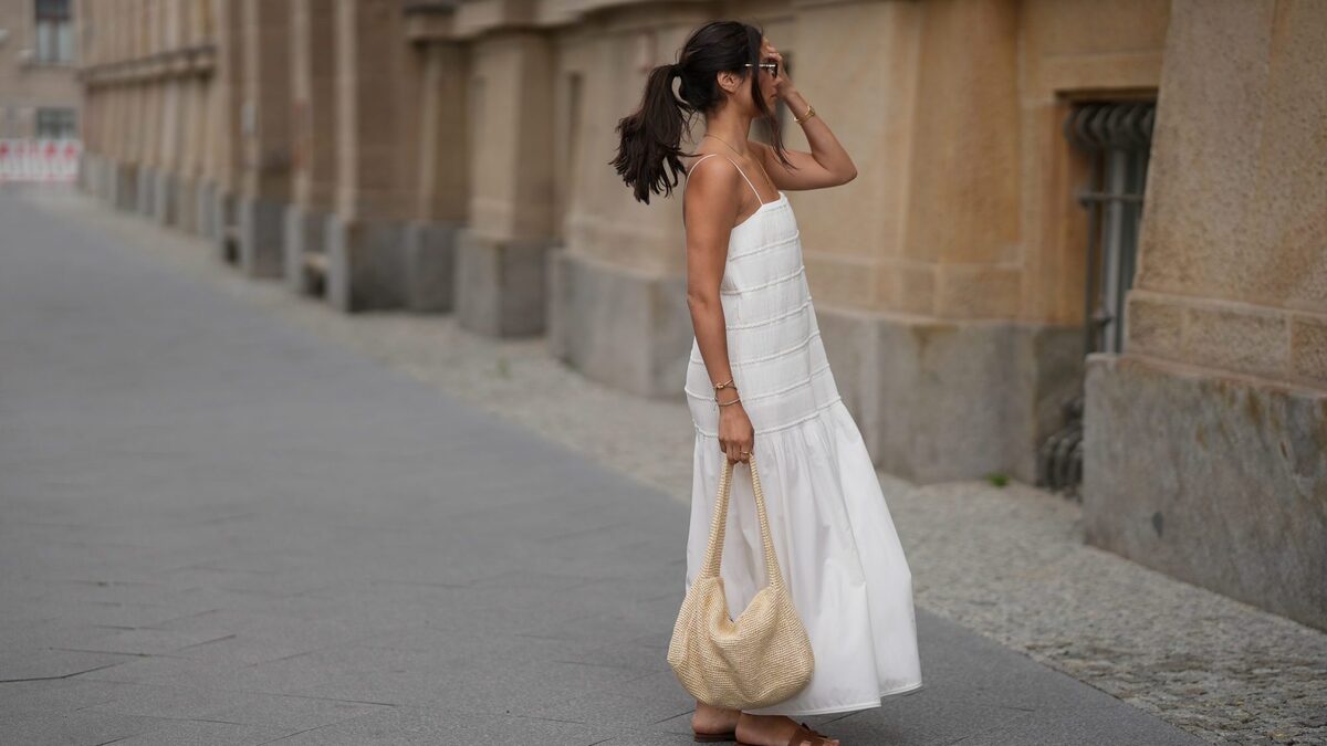 17 Loose Dresses That Make Legs Look Longer - Even in Sandals
