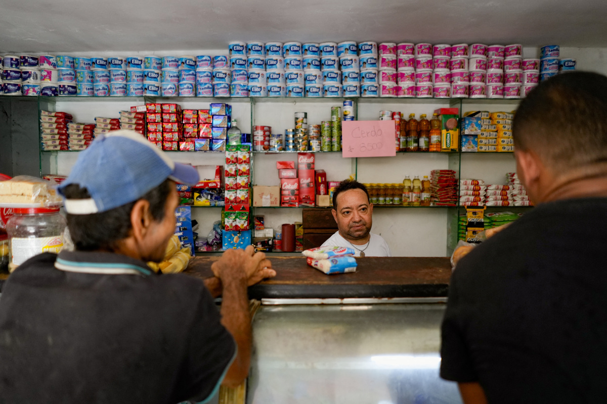 Juan Gabriel Coronel serves customers at his store ahead of the 21 June runoff between right-wing presidential candidate Abelardo De La Espriella and leftist candidate Ivan Cepeda, in Juan de Acosta, Colombia, June 11, 2026. REUTERS/Charlie Cordero
