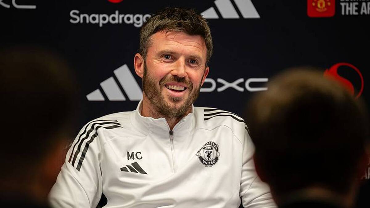  Michael Carrick has a two-year contract. | Ash Donelon/Manchester United/Getty Images 