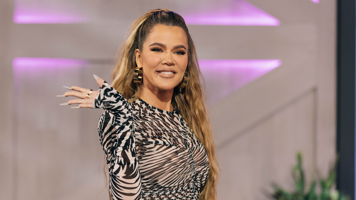 Khloé Kardashian's Jeans Style Creates an Instant Hourglass Shape 