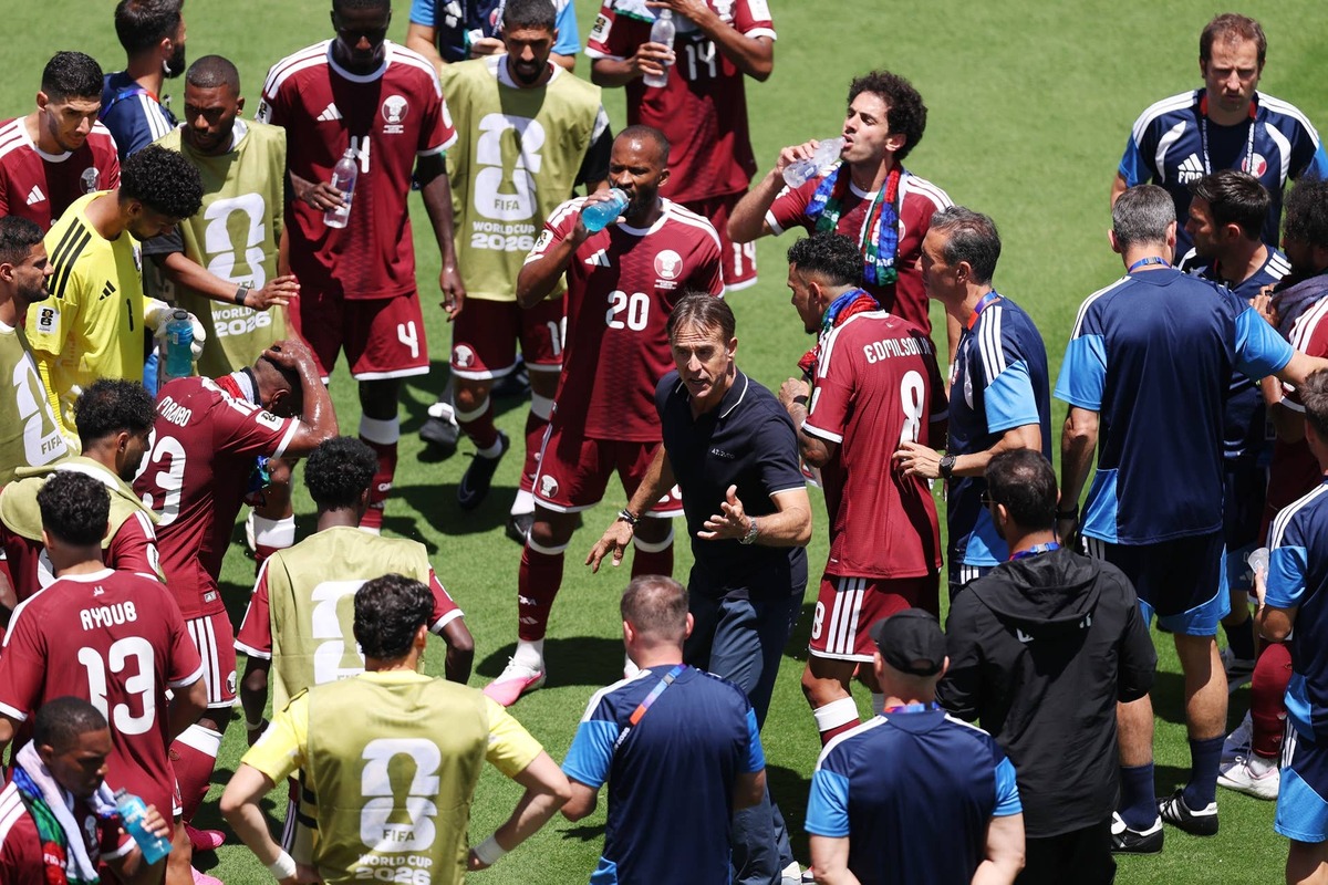  Julen Lopetegui, Head Coach of Qatar, speaks with his players during a hydration break in the FIFA World Cup 2026 Group B match between Qatar and Switzerland at San Francisco Bay Area Stadium on June 13, 2026. (Photo by Fran Santiago/Getty Images)