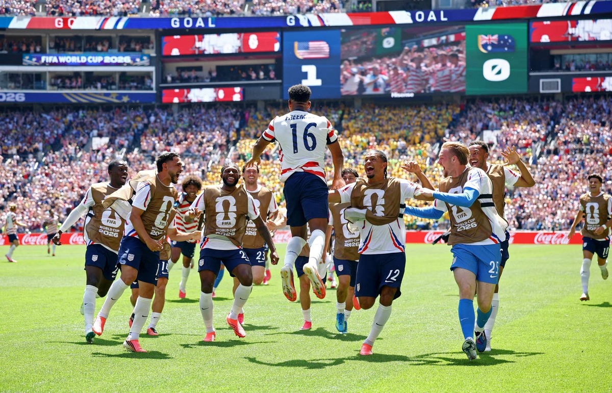  Alex Freeman of the U.S. celebrates scoring their second goal with teammates. 