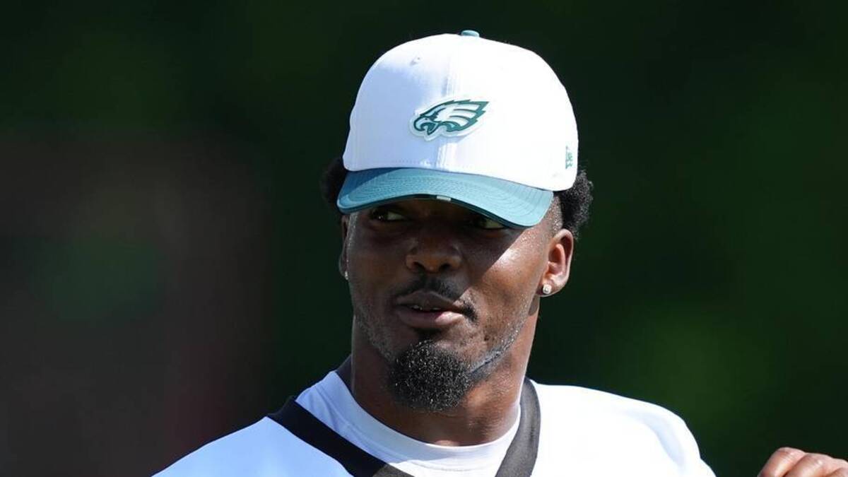  Jul 24, 2025; Philadelphia, PA, USA; Philadelphia Eagles linebacker Nakobe Dean (17) looks on during training camp at NovaCare Complex. Mandatory Credit: Kyle Ross-Imagn Images | Kyle Ross-Imagn Images 