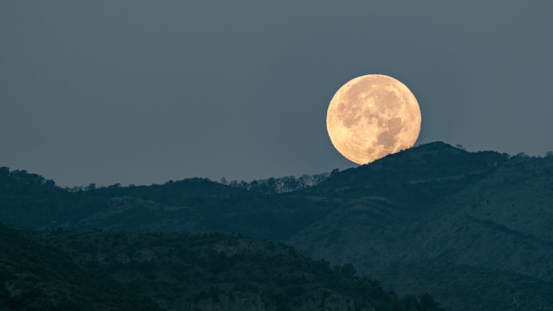 Six planets to line up in California night sky. How to see parade, snow moon
