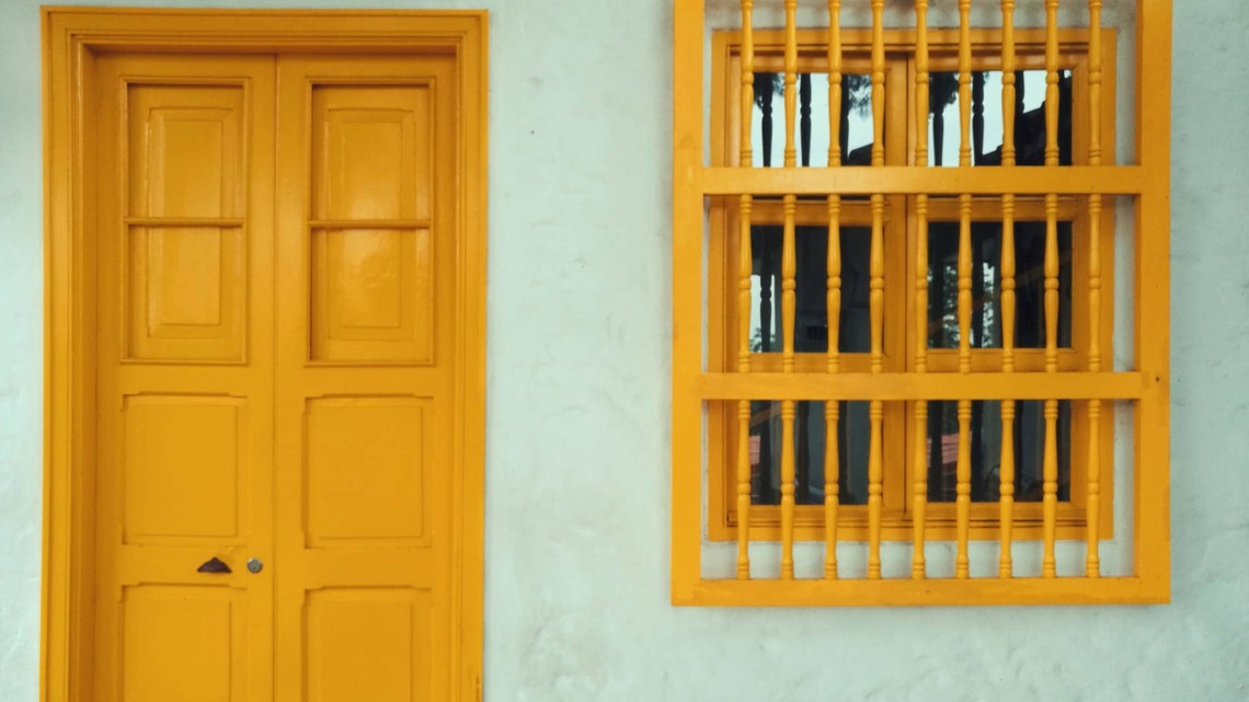 He Swapped One Everyday Household Item for Something No One Expected-Now His Front Door Looks 100 Years Old 