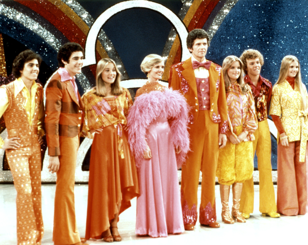 THE BRADY BUNCH HOUR, Christopher Knight, Barry Williams, Maureen McCormick, Florence Henderson, Robert Reed, Susan Olsen, Mike Lookinland, Geri Reischl, 1977Courtesy the Everett Collection