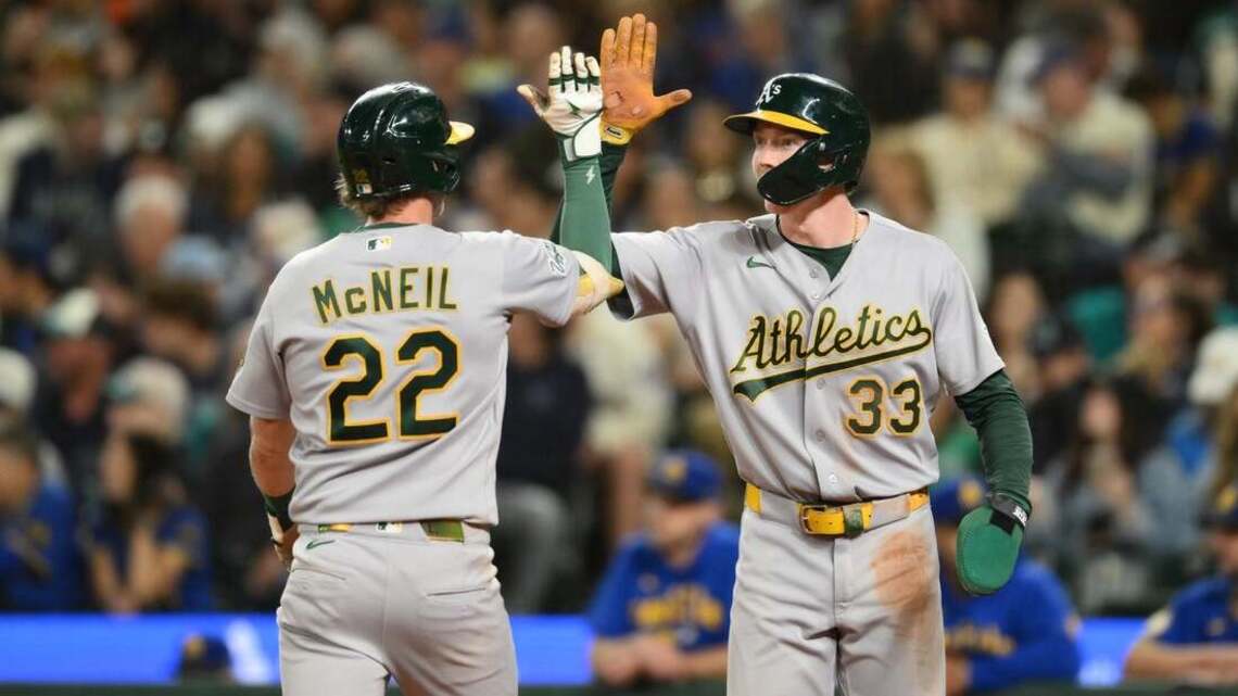 Athletics post 4-HR third, damage Mariners' slim playoff hopes