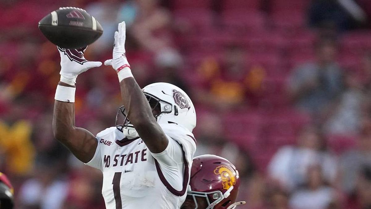  Aug 30, 2025; Los Angeles, California, USA; Missouri State Bears wide receiver Dash Luke (1) catches the ball against Southern California Trojans cornerback Marcelles Williams (25) and linebacker Matai Tagoa'i (44) in the second half at United Airlines Field at Los Angeles Memorial Coliseum. Mandatory Credit: Kirby Lee-Imagn Images | Kirby Lee-Imagn Images 