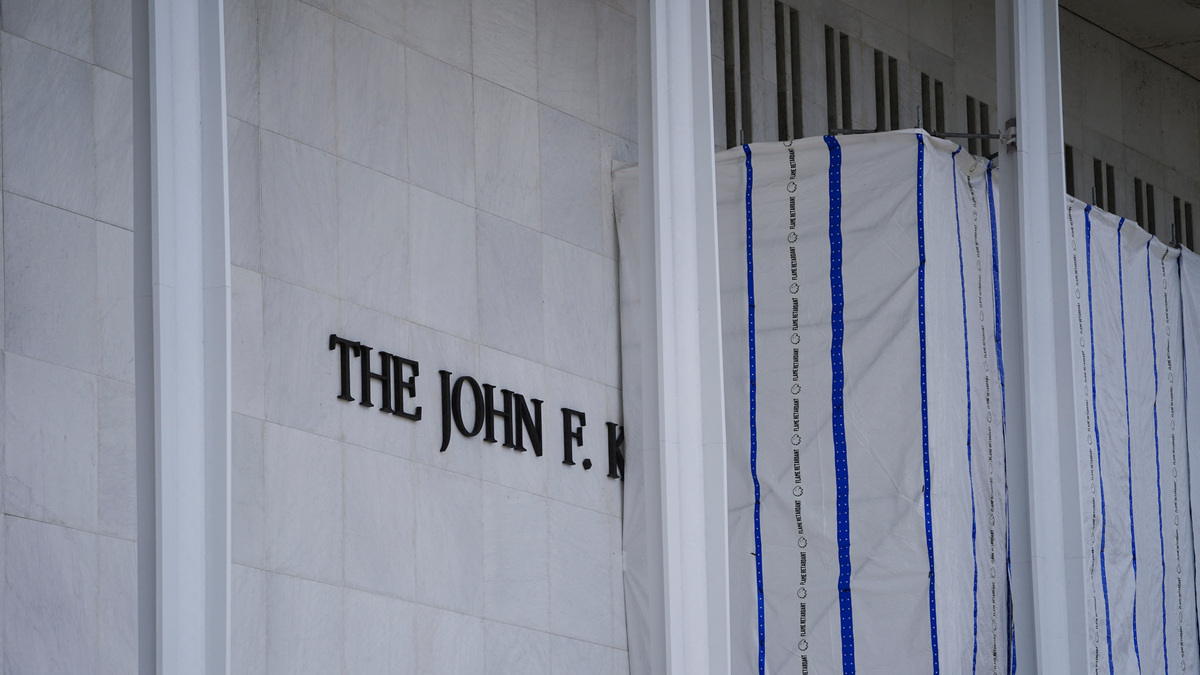 Kennedy Center board votes to close for renovations after judge blocks Trump's name from facade