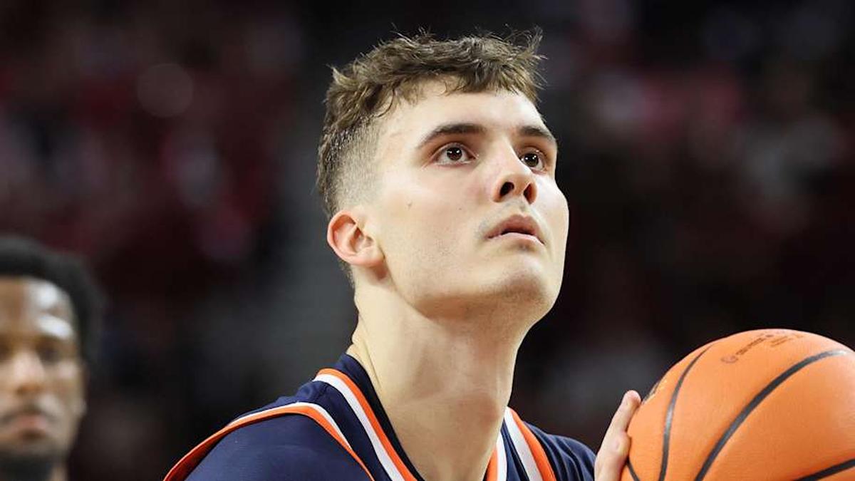  Feb 14, 2026; Fayetteville, Arkansas, USA; Auburn Tigers forward Filip Jovic (38) shoots a free throw in the second half against the Arkansas Razorbacks at Bud Walton Arena. Mandatory Credit: Nelson Chenault-Imagn Images | Nelson Chenault-Imagn Images 