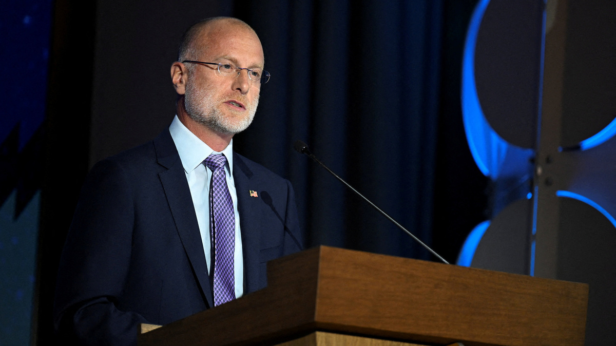 FILE PHOTO: Federal Communications Commission  (FCC) Chair Brendan Carr speaks during the U.S. Chamber of Commerce 2025 Global Aerospace Summit in Washington, D.C., U.S., September 9, 2025. REUTERS/Annabelle Gordon/File Photo