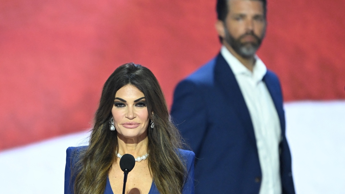 Donald Trump Jr's Ex Under State Dept. Probe Amid $100,000 Quid Pro Quo ...