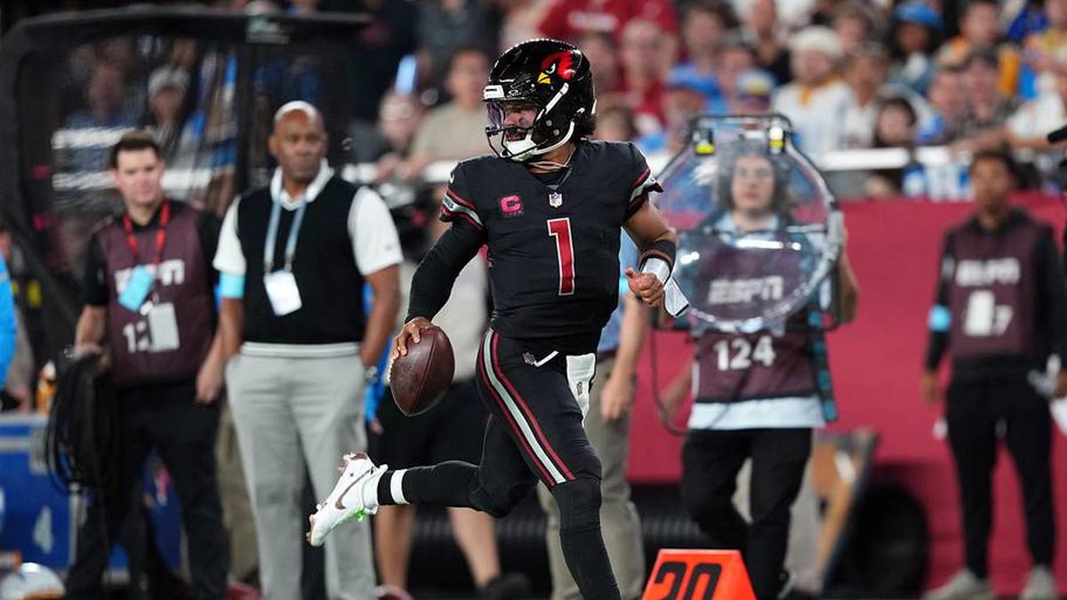  Former Arizona Cardinals quarterback Kyler Murray (1) runs for a touchdown against the Los Angeles Chargers. | Joe Camporeale-Imagn Images 