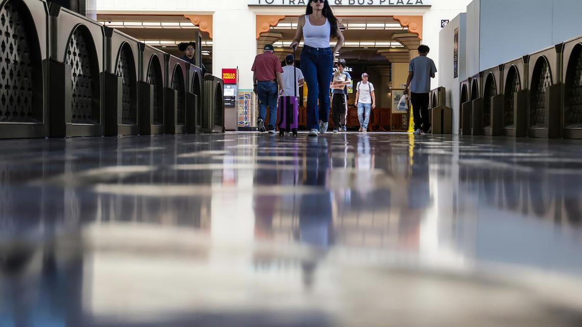 Travelers at Union Station in Los Angeles, on Sunday, April 5, 2026. (Robert Gauthier/Los Angeles Times/TNS)