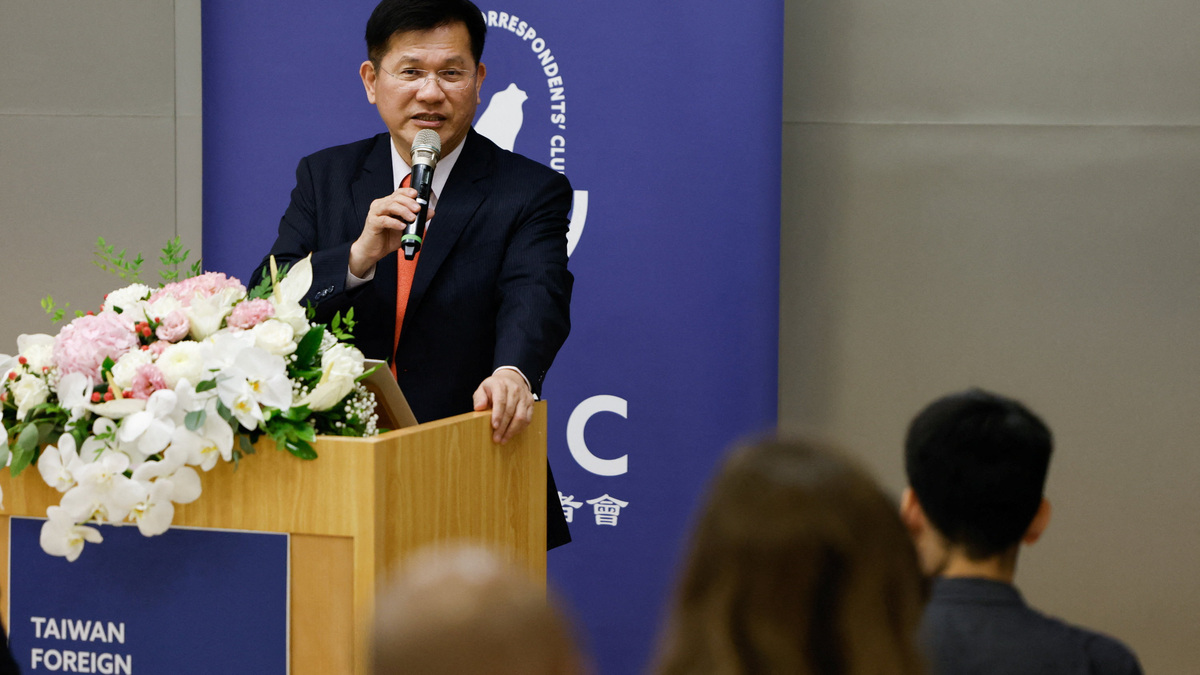 Taiwan Foreign Minister Lin Chia-lung holds a press conference with the Taiwan Foreign Correspondents' Club in Taipei, Taiwan, June 17, 2026. REUTERS/Ann Wang