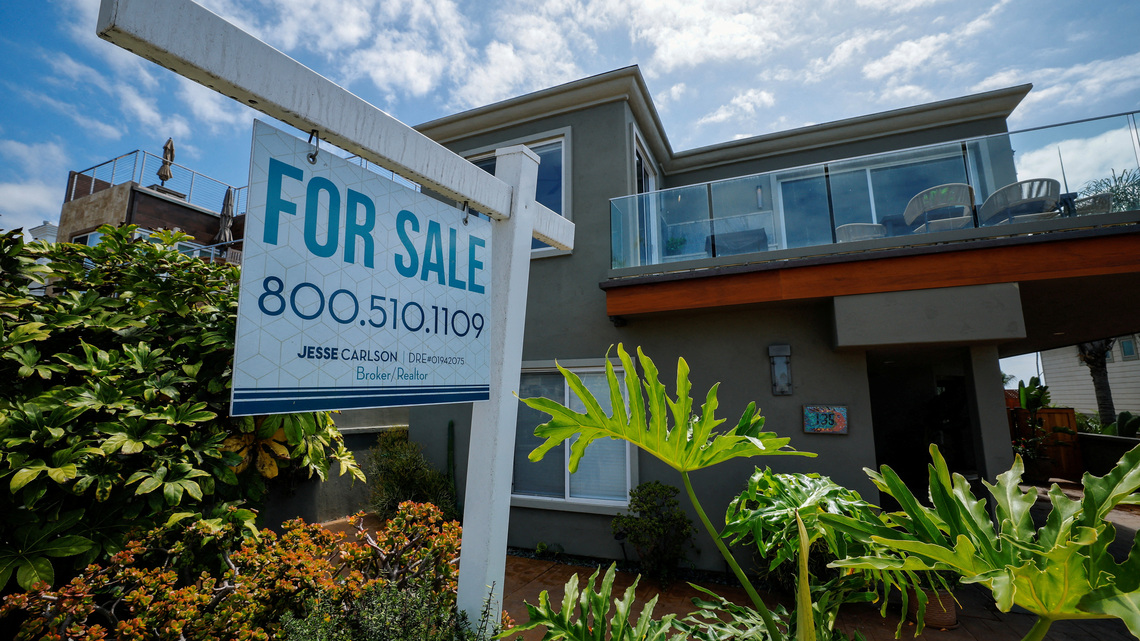 US new home sales fall in September; median house price drops from year ago 
