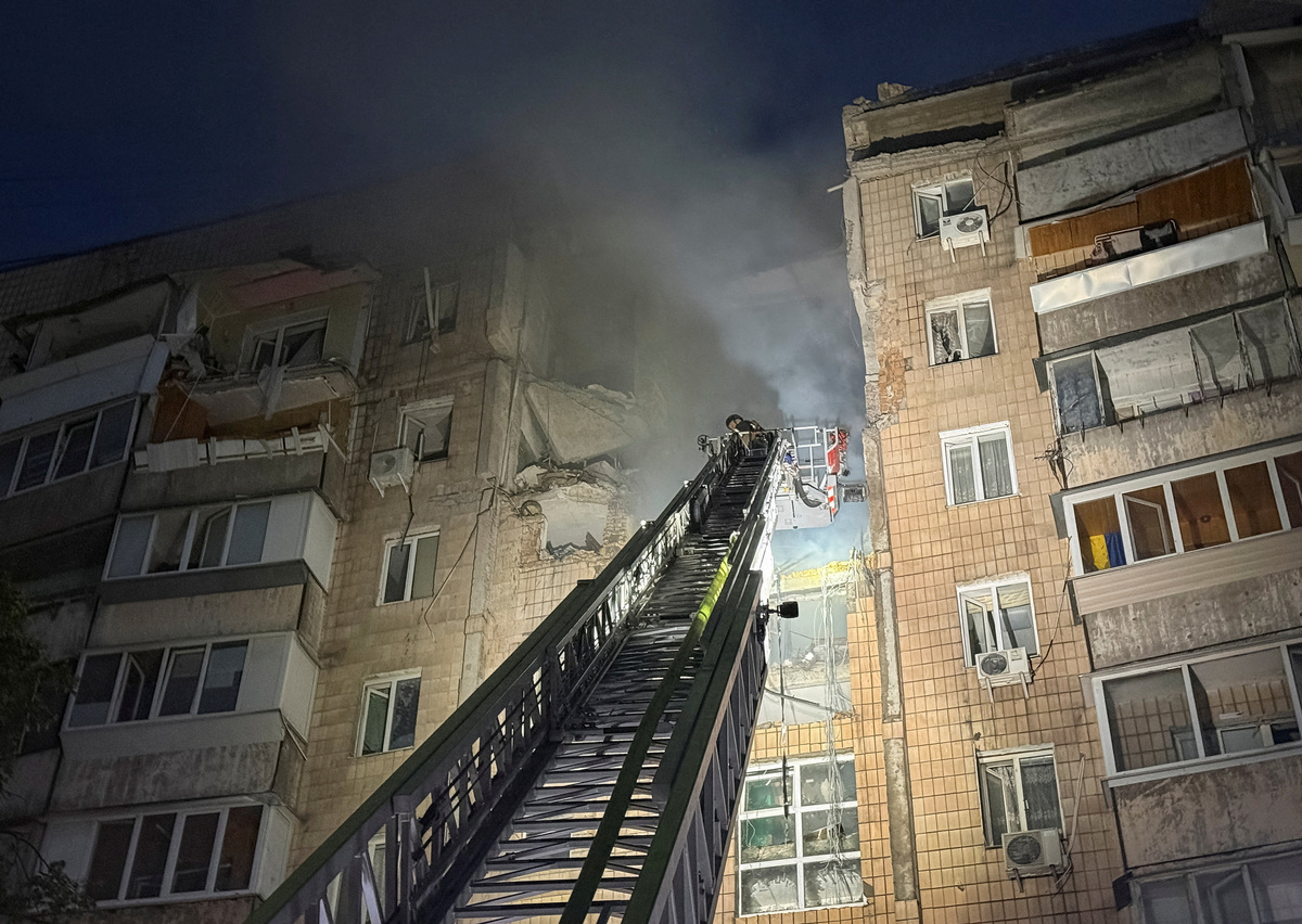 A firefighter works at a site of an apartment building hit during Russian missile and drone strikes, amid Russia’s attack on Ukraine, in Kyiv, Ukraine July 6, 2026. REUTERS/Stringer