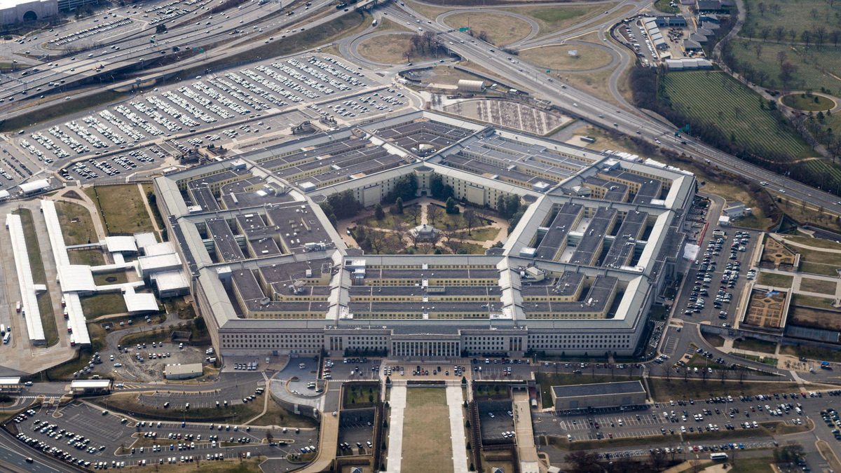 FILE PHOTO: The Pentagon is seen from the air in Washington, U.S., March 3, 2022. REUTERS/Joshua Roberts/File Photo