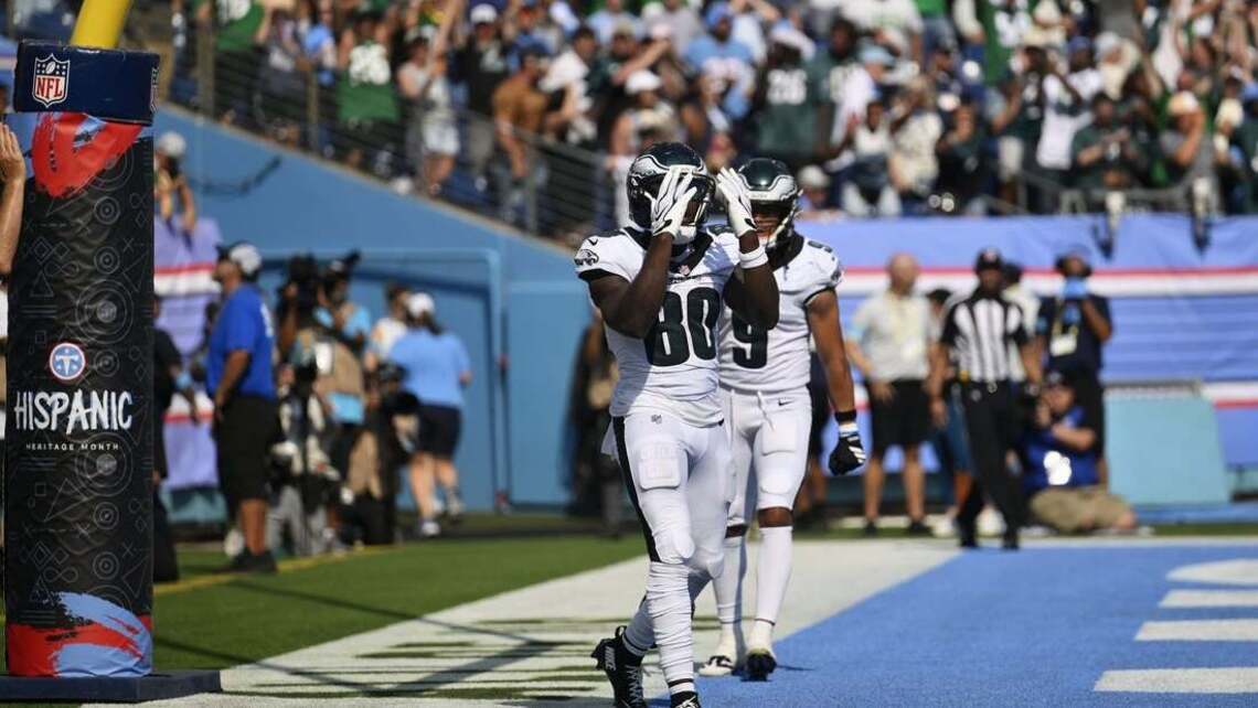 Darius Cooper's late TD lifts Eagles past Titans in comeback win