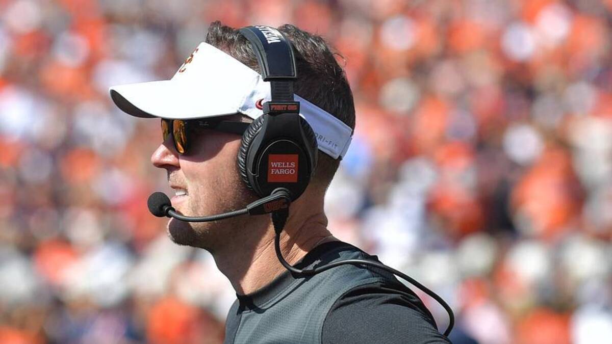  Sep 27, 2025; Champaign, Illinois, USA; Southern California Trojans head coach Lincoln Riley on the sidelines during the first half against the Illinois Fighting Illini at Memorial Stadium. Mandatory Credit: Ron Johnson-Imagn Images | Ron Johnson-Imagn Images 