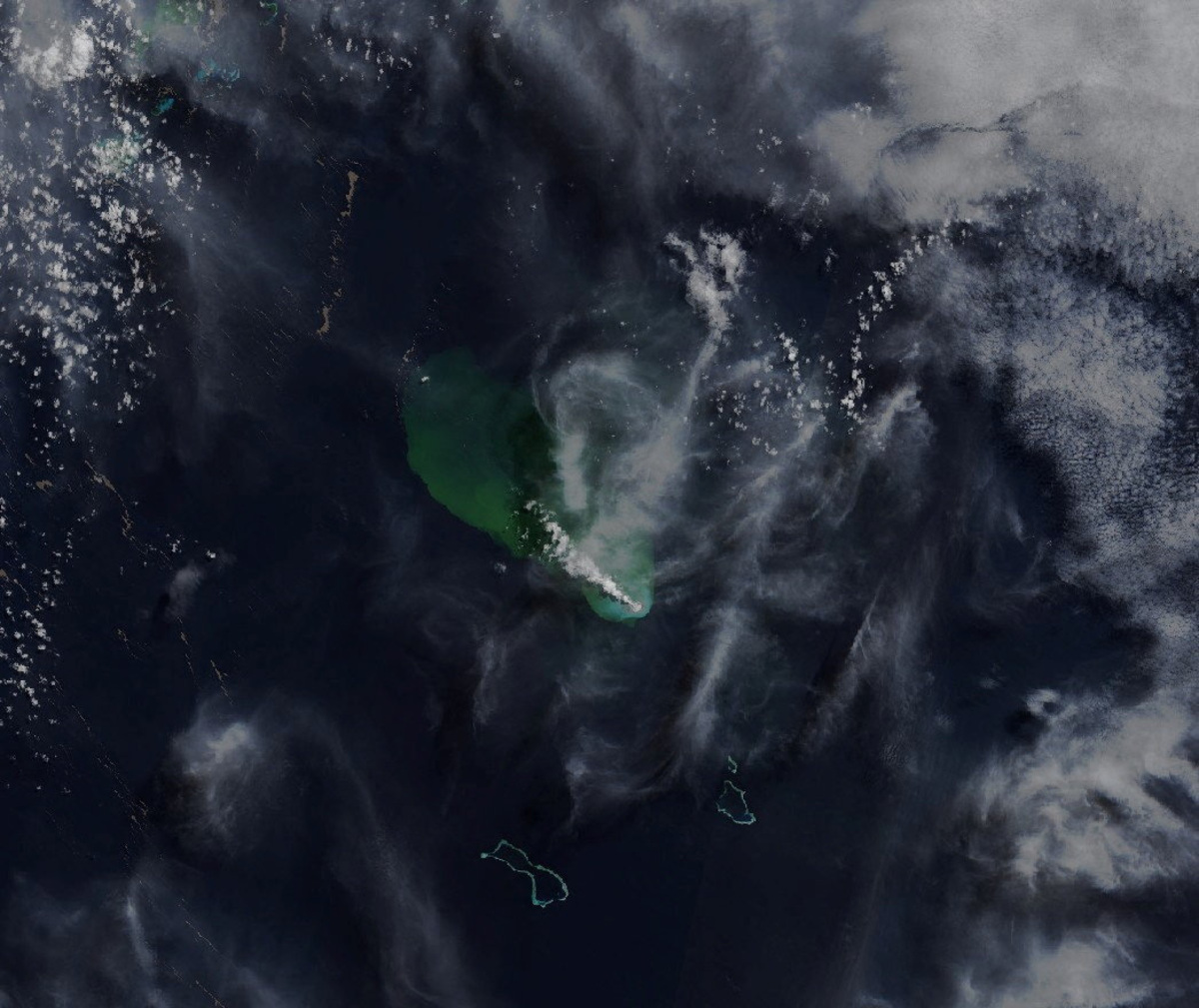 A satellite image shows pumice in water and volcanic plume rising over the vicinity of a submarine volcano in the Bismarck Sea, Papua New Guinea, June 4, 2026. European Union/Copernicus Sentinel-2/Handout via REUTERS