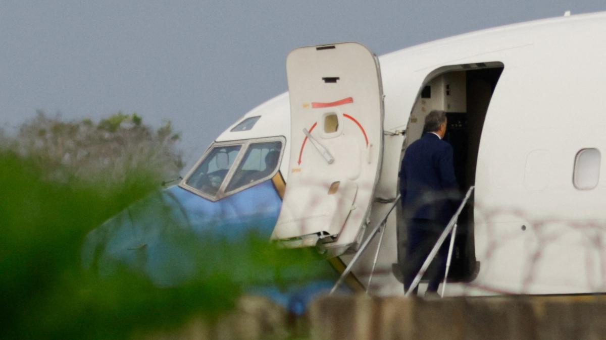 CIA Director John Ratcliffe boards a U.S. government plane after a delegation met with his counterpart at Cuba's Interior Ministry in Havana on Thursday, at Jose Marti International Airport in Havana, Cuba, May 14, 2026. REUTERS/Norlys Perez