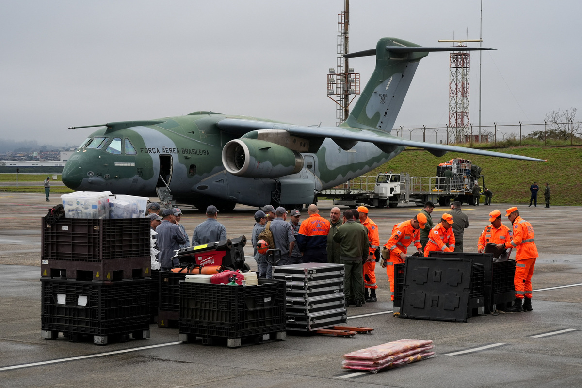 Rescuers to be deployed in support of those affected by the earthquakes in Venezuela, prepare to board an aircraft at Sao Paulo's Air Force Base, in Sao Paulo, Brazil June 26, 2026. REUTERS/Alexandre Meneghini