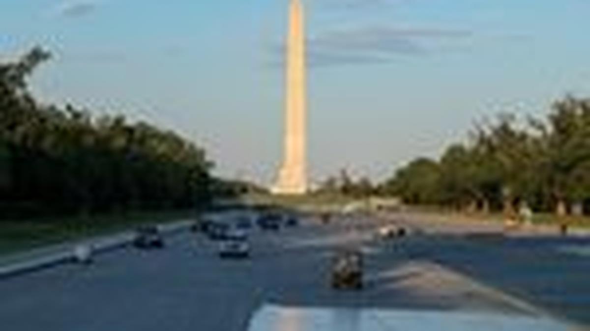 FILE PHOTO: U.S. President Donald Trump's motorcade drives on the Lincoln Memorial Reflecting Pool as it undergoes renovations, with the Washington Monument and U.S. Capitol building in the background, in Washington, D.C., U.S., May 7, 2026. REUTERS/Kylie Cooper/File Photo