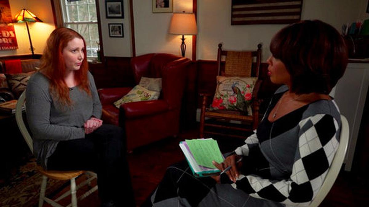 Dylan Farrow, a la izquierda, la hija adoptiva de Mia Farrow y Woody Allen, durante una entrevista que transmitida el 18 de enero de 2018 en “CBS This Morning”. Farrow, de 32 años, relató un incidente de 1992, ocurrido cuando tenía 7 años, en el que Allen supuestamente abusó sexualmente de ella en la casa de su madre en Connecticut.