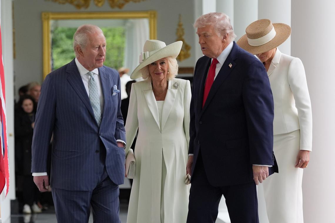  President Donald Trump talks on the West Colonnade with Britain’s King Charles III, Queen Camilla and first lady Melania Trump before they go into the Oval Office at White House, Tuesday, April 28, 2026, in Washington, during a State Visit. (AP Photo/Alex Brandon) 