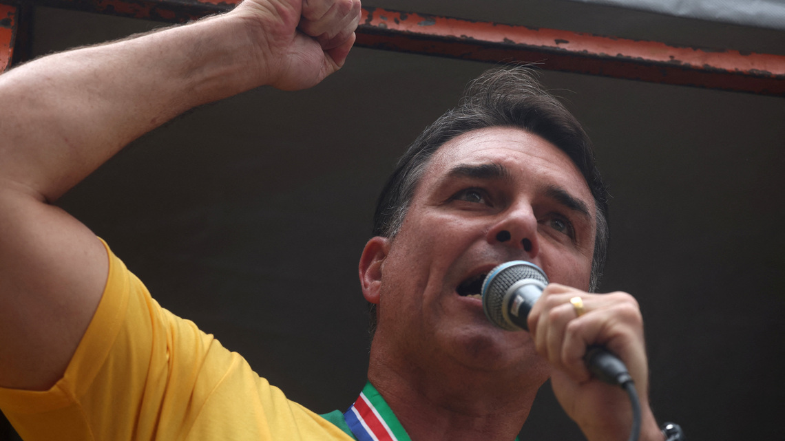 Brazil's Flavio Bolsonaro, Lula tied in runoff scenario, Atlas poll shows