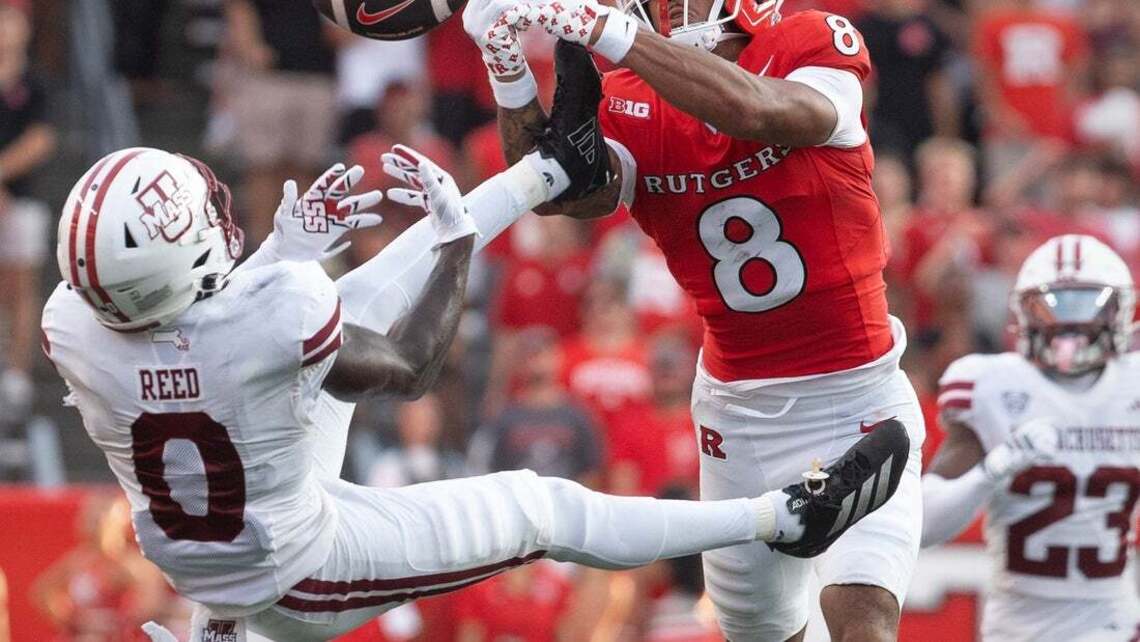 UMass football sells out first game since 2014 
