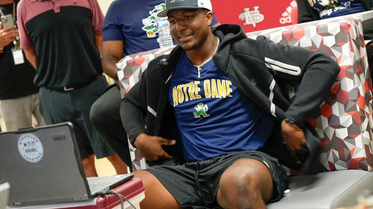 Four-star 2027 QB prospect Wonderful Monds IV commits to Notre Dame 