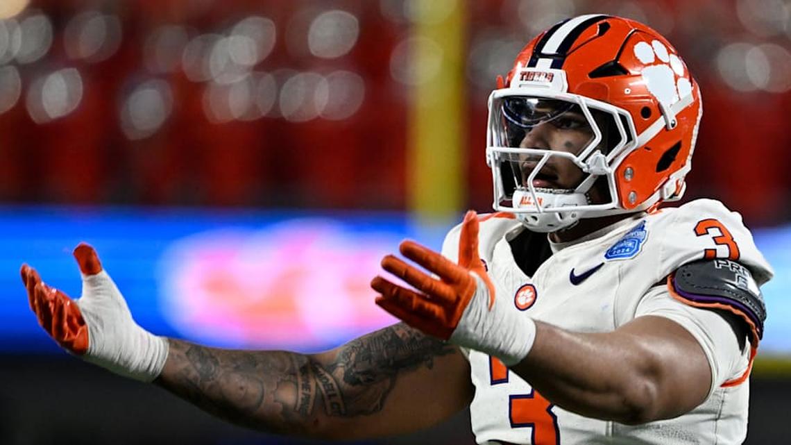  Dec 7, 2024; Charlotte, NC, USA; Clemson Tigers defensive end T.J. Parker (3) reacts after a play during the third quarter against the Southern Methodist Mustangs in the 2024 ACC Championship game at Bank of America Stadium. Mandatory Credit: Bob Donnan-Imagn Images | Bob Donnan-Imagn Images 
