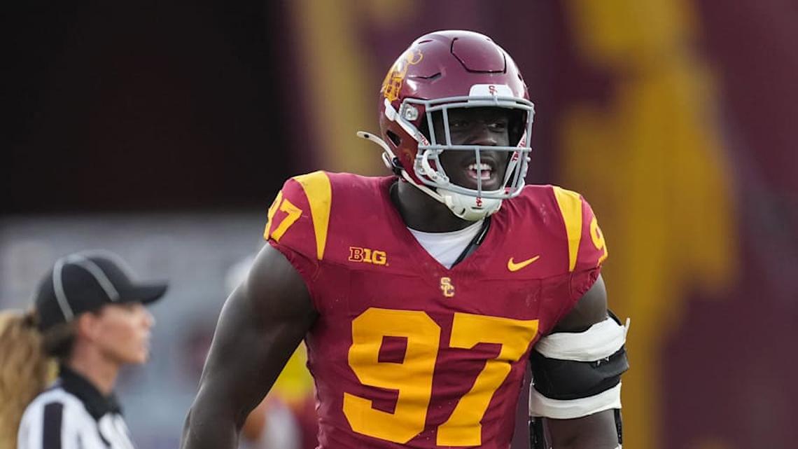 Aug 30, 2025; Los Angeles, California, USA; Southern California Trojans defensive tackle Jide Abasiri (97) celebrates after a sack as center judge referee Amanda Sauer watches against the Missouri State Bears in the second half at United Airlines Field at Los Angeles Memorial Coliseum. Mandatory Credit: Kirby Lee-Imagn Images | Kirby Lee-Imagn Images 