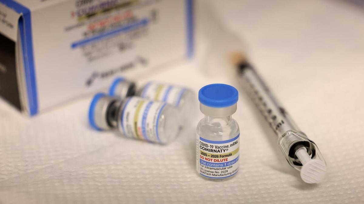 Culver City, CA - September 23: Detail of vials and syringe containing a COVID-19 vaccination by Pfizer at Kaiser Permanente Venice Medical Office Building in Culver City Tuesday, Sept. 23, 2025. Details of vials, syringes as well as vaccinations. (Allen J. Schaben / Los Angeles Times)
