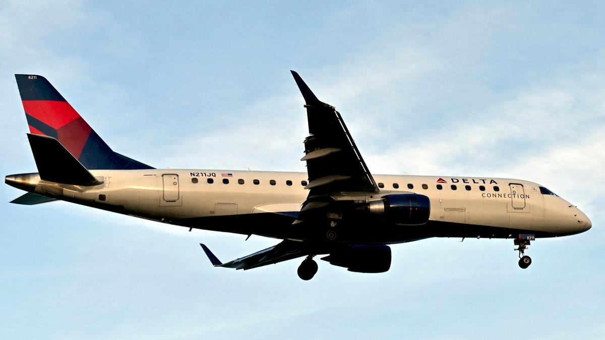 A Delta Airlines plane approaches the runway at Ronald Reagan Washington National Airport (DCA) in Arlington, Virginia, on April 2, 2022. (Daniel Slim//AFP/Getty Images/TNS)