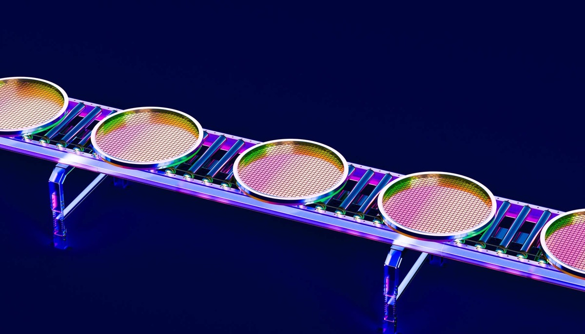  TSMC raised its 2026 revenue growth outlook to above 40% and lifted capex to $60-64 billion, yet shares fell about 5% on margin concerns. 