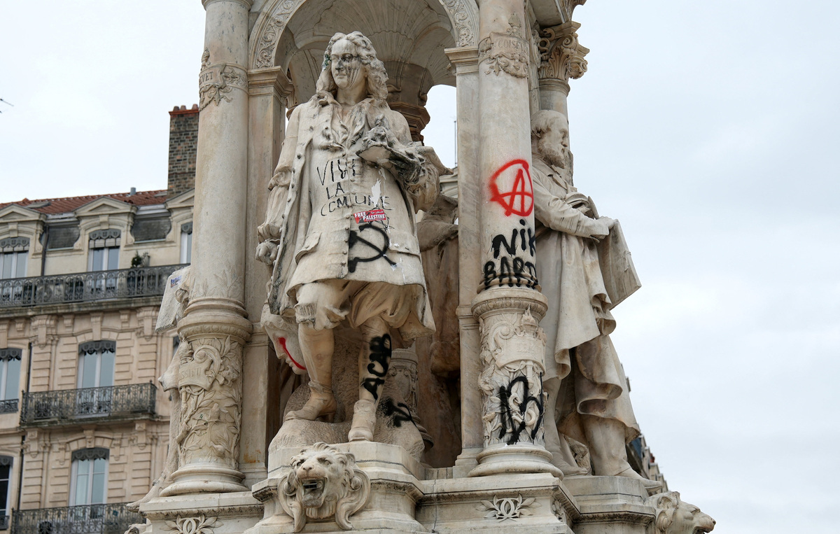 France calm under night curfews as government awaits new weekend ...