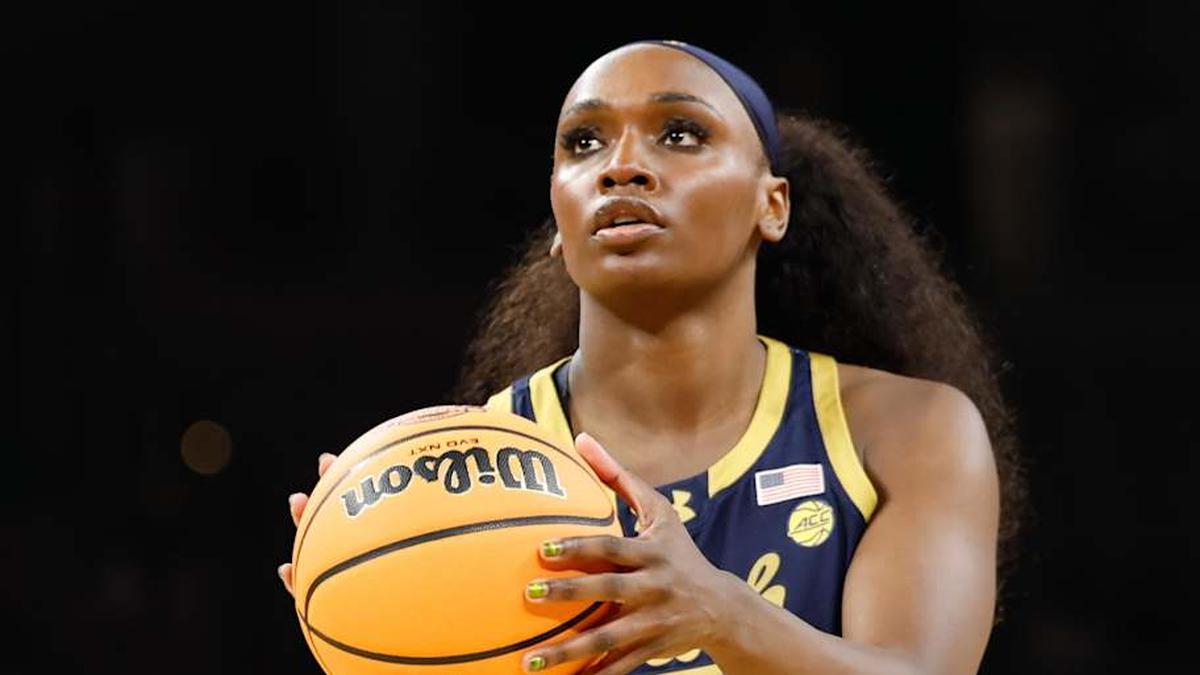  Mar 27, 2026; Fort Worth, TX, USA; Notre Dame Fighting Irish guard Kk Bransford (14) shoots a free throw against the Vanderbilt Commodores during the first half at Dickies Arena. Mandatory Credit: Chris Jones-Imagn Images | Chris Jones-Imagn Images 