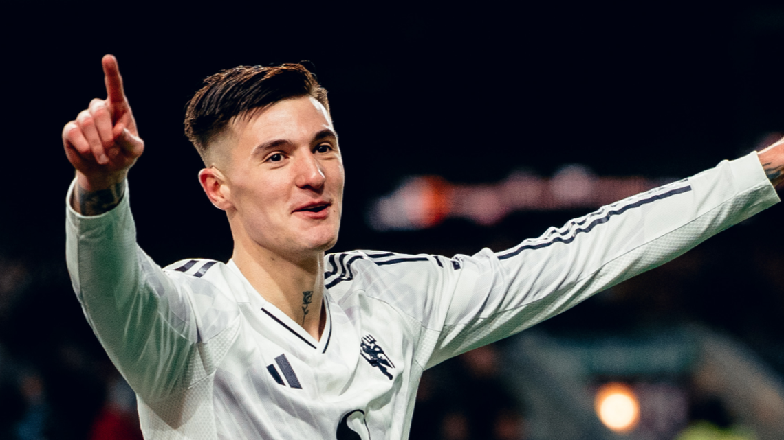 No hay corte de pelo: Šeško salva al Manchester United de Carrick 