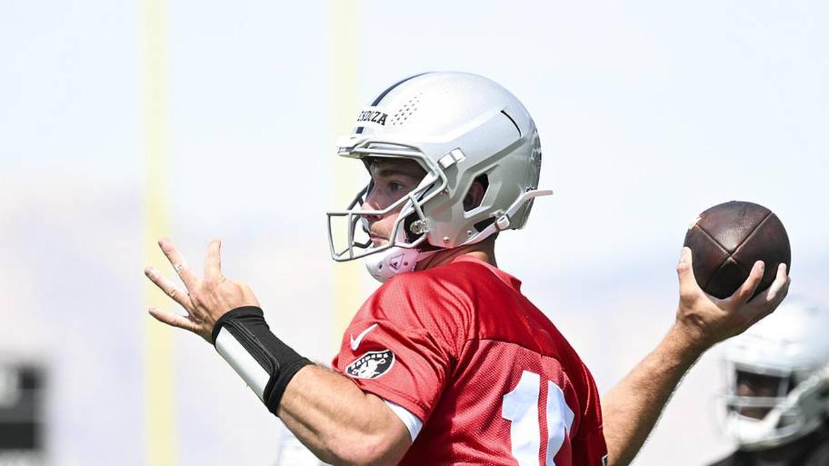  May 2, 2026; Henderson, NV, USA; Las Vegas Raiders quarterback Fernando Mendoza (15) runs through a drill during a Rookie Minicamp at Intermountain Health Performance Center. Mandatory Credit: Candice Ward-Imagn Images | Candice Ward-Imagn Images 
