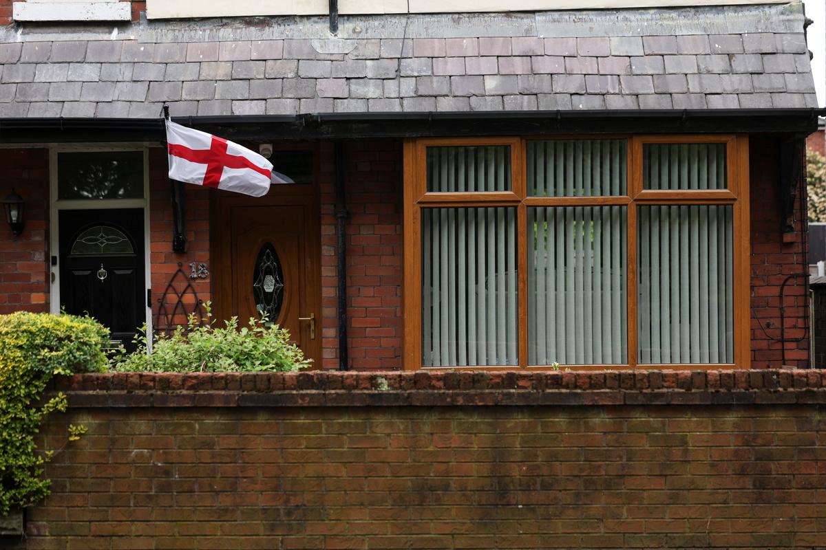 A St. George's flag is displayed at a house ahead of the Makerfield by-election, triggered by Labour MP Josh Simons, who resigned as a minister in March, in Ashton-in-Makerfield, Britain, May 20, 2026. REUTERS/Temilade Adelaja