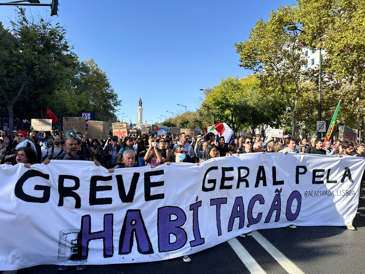 Portuguese police clear Lisbon housing protest camp, arresting 25 ...