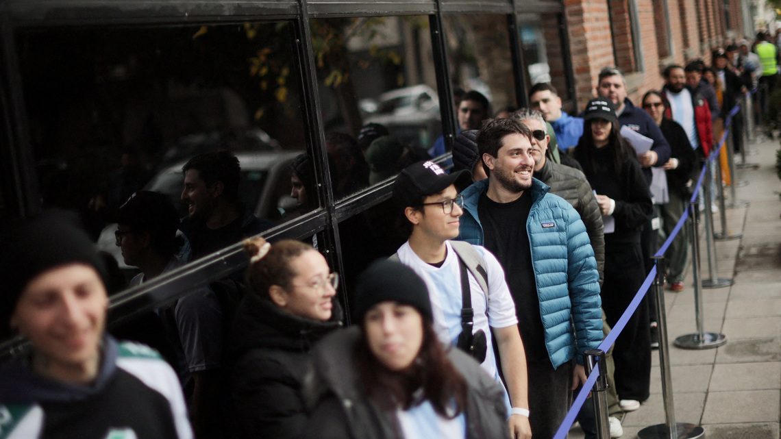 Analysis-Pricey World Cup keeps fans away, hits US hotels, airlines 