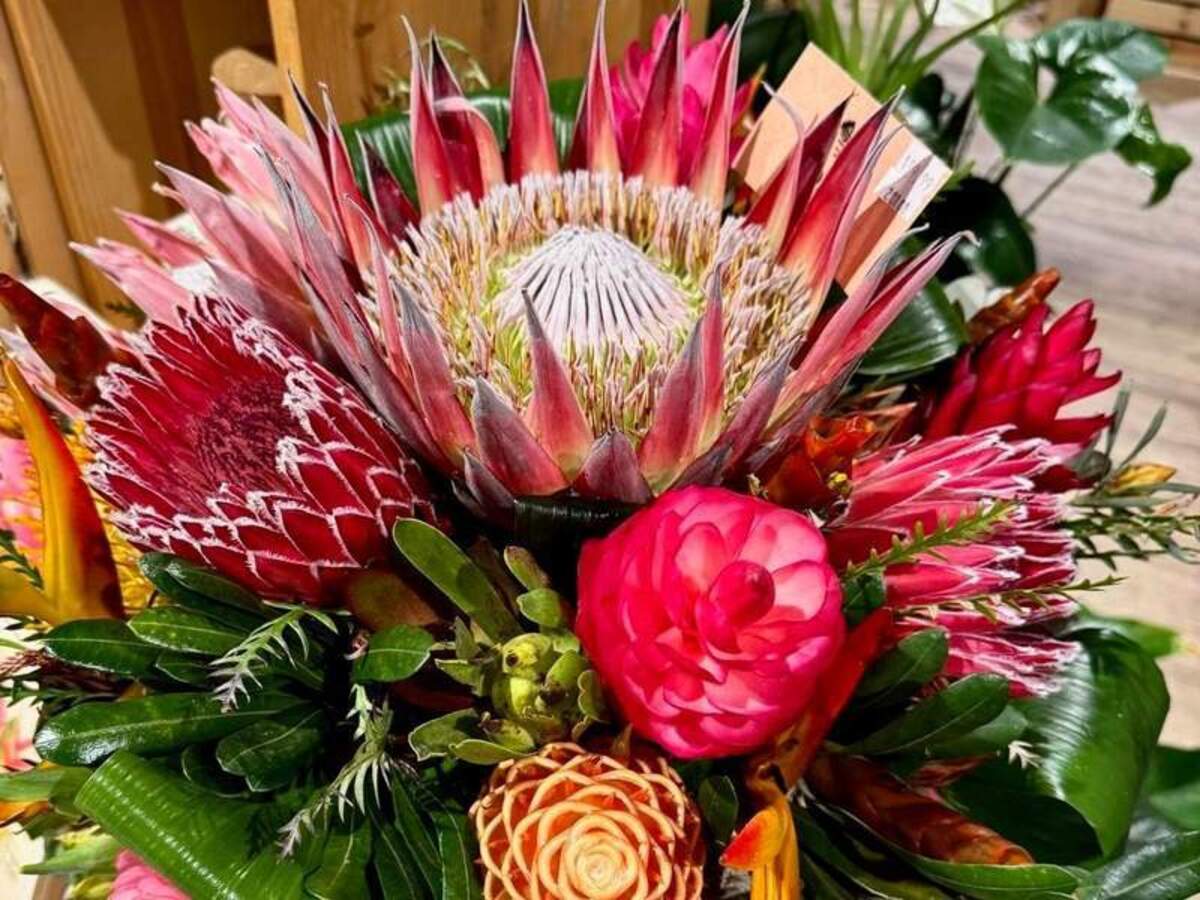  Do not skip the flower shop at Foodland Farms Ala Moana. Photo credit: L. Perry 